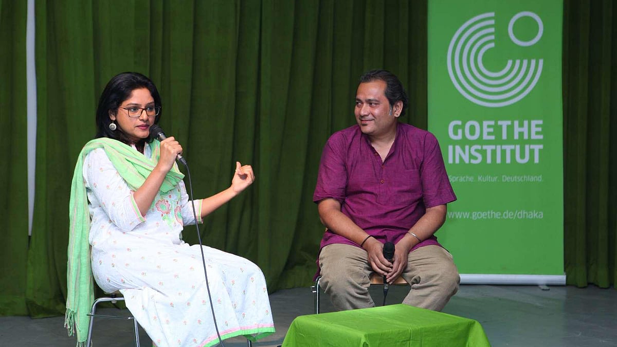 ‘বাগানিয়া’ বা ‘গার্ডেন অব মেমোরিজ’ প্রামাণ্যচিত্রের প্রদর্শনীতে নিজের অভিজ্ঞতা তুলে ধরেন পরিচালক হুমাইরা বিলকিস। পাশে আরেক নির্মাতা এন রাশেদ চৌধুরী