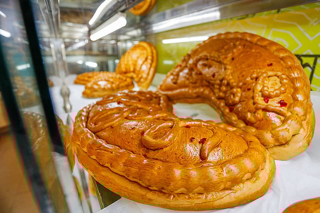 সবচেয়ে ভালো নকশা করা রুটিই ক্রেতাদের নজর কাড়ে।