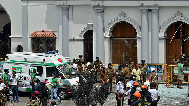 হামলার শিকার একটি গির্জার সামনে অ্যাম্বুলেন্স রাখা হয়েছে। ছবি: এএফপি