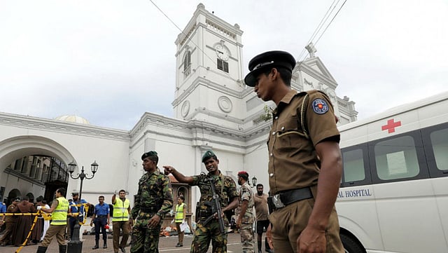 ইস্টার সানডেতে শ্রীলঙ্কায় ভয়াবহ বোমা হামলায় বহু লোক হতাহত হয়। ছবি: রয়টার্স