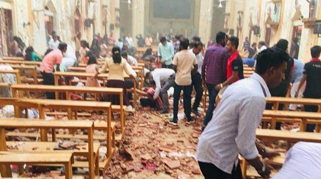 ইস্টার সানডেতে শ্রীলঙ্কায় ভয়াবহ বোমা হামলায় বহু লোক হতাহত হয়। ছবি: রয়টার্স