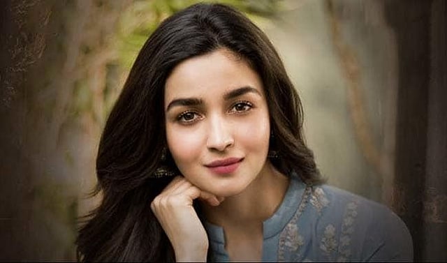 বিবাদ দেখলে অনেক দূর দিয়ে হাঁটেন আলিয়া ভাট