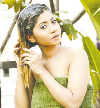 চুলের যত্নও দরকার এ সময়ে