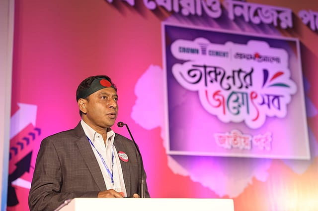ক্রাউন সিমেন্ট-প্রথম আলো তারুণ্যের জয়োৎসবের জাতীয় পর্বে বক্তব্য দেন ক্রাউন সিমেন্টের চেয়ারম্যান মোহাম্মদ জাহাঙ্গীর আলম। কৃষিবিদ ইনস্টিটিউশন, ঢাকা, ২৪ এপ্রিল। ছবি: সাইফুল ইসলাম