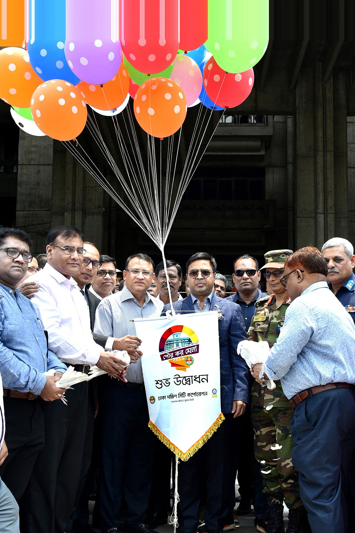ডিএসসিসিতে প্রথমবারের মতো শুরু হলো পৌরকর মেলা। মেলার উদ্বোধন করেন ডিএসসিসির মেয়র মোহাম্মদ সাঈদ খোকন। ঢাকা, ২৪ এপ্রিল। ছবি: মুসা আহমেদ