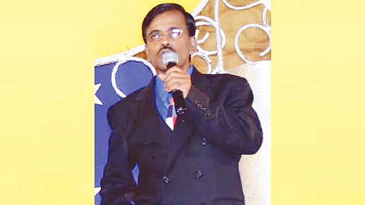 হানিফ সংকেত ১৯৯৯, ২০০১, ২০০৩ ও ২০০৫ সালে সঞ্চালনা করেছেন মেরিল–প্রথম আলো পুরস্কার।