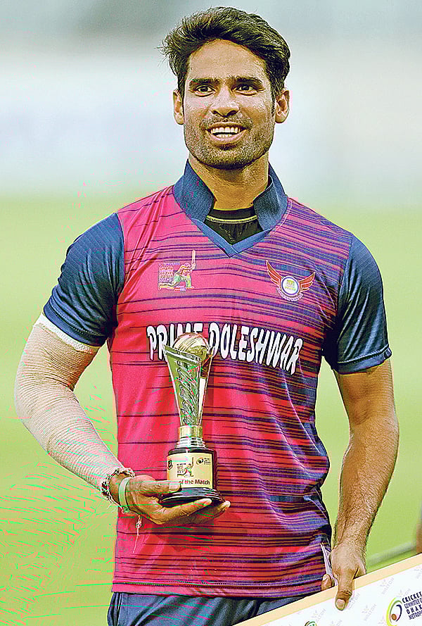 প্রিমিয়ার লিগে এবার সর্বোচ্চ উইকেটশিকারি হয়েছেন ফরহাদ রেজা। ছবি: প্রথম আলো