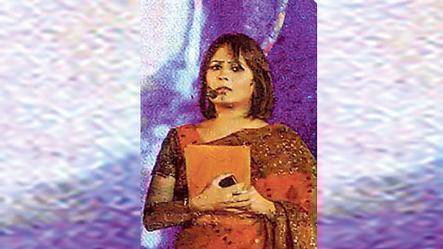 ২০০৮ সালে চিত্রনায়ক ফেরদৌসের সঙ্গে অনুষ্ঠান সঞ্চালনা করেন অপি করিম