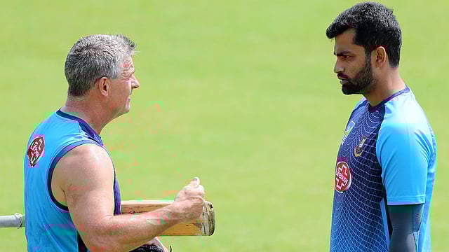 তামিমের সঙ্গে রোডসের শলাপরামর্শ কী নিয়ে? ছবি: প্রথম আলো