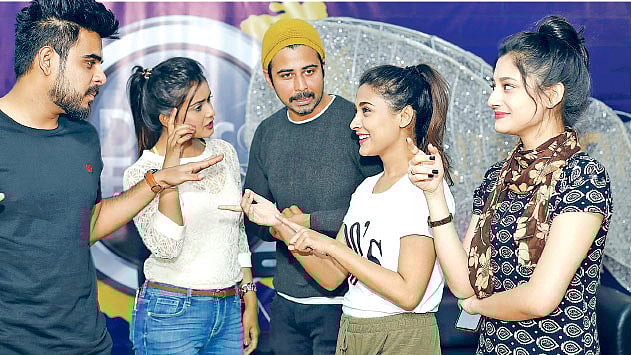 কে জুটি বাঁধছেন কার সঙ্গে। এ নিয়ে চলছে আলাপ–আলোচনা সিয়াম, তানজিন তিশা, আফরান নিশো, মেহ্‌জাবীন ও পূজার মধ্যে