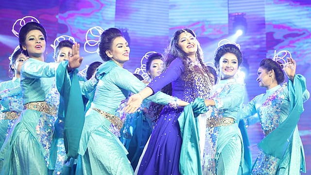 পরীমনির মনোরম পরিবেশনা