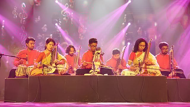 বেঙ্গল পরম্পরার শিল্পীদের উচ্চাঙ্গসংগীতের মধ্য দিয়ে শুরু হয় অনুষ্ঠান
