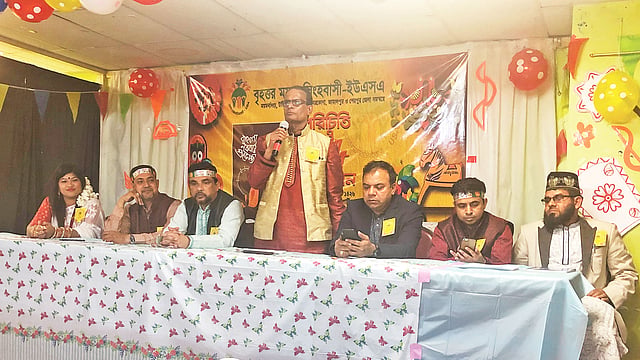 অনুষ্ঠানে বক্তব্য রাখছেন অতিথিরা