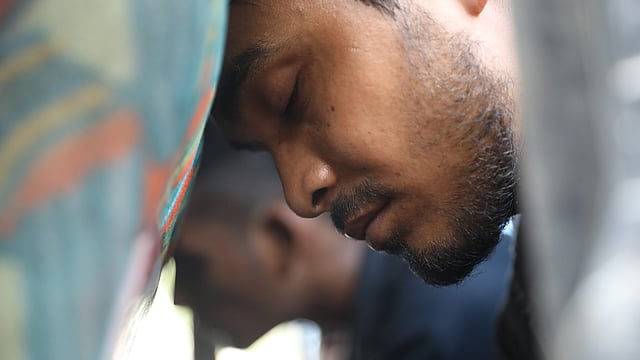 ক্লান্ত বাসযাত্রী ঘুমানোর চেষ্টায়। বাংলামোটর এলাকা।