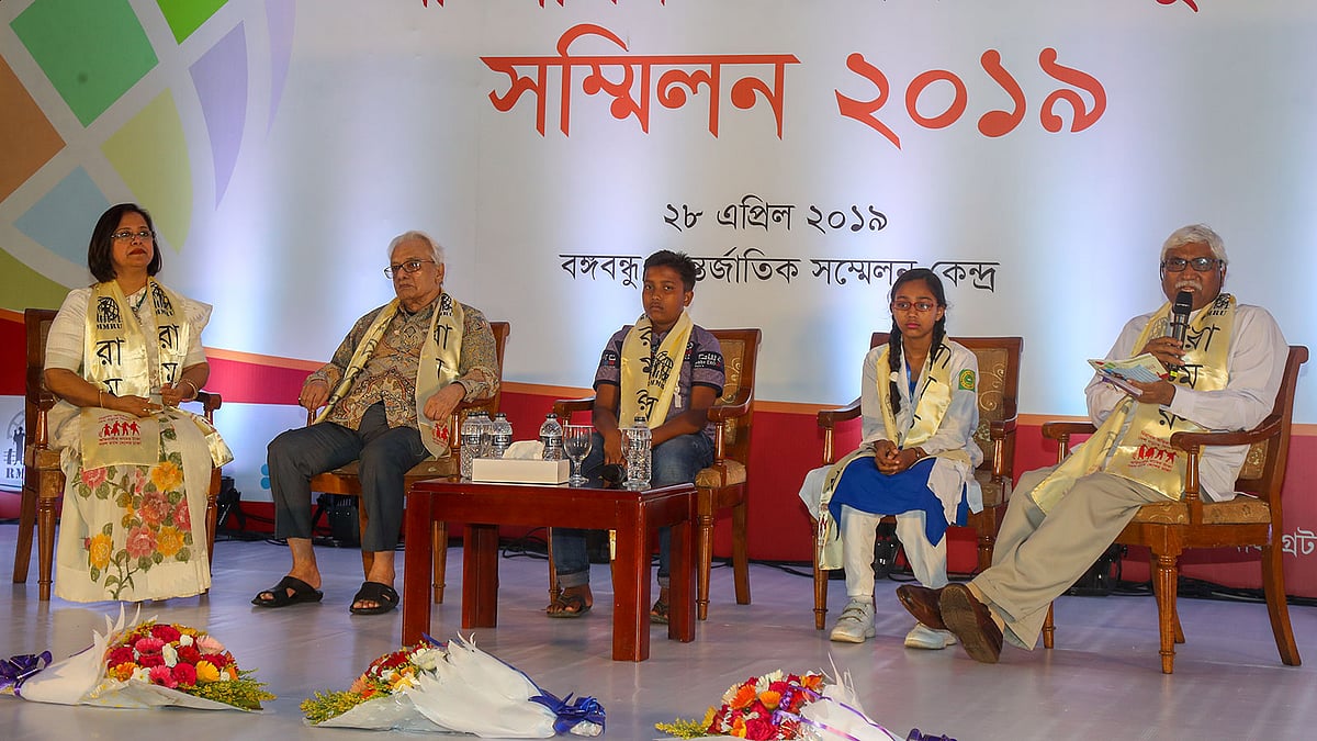 বঙ্গবন্ধু আন্তর্জাতিক সম্মেলন কেন্দ্রে অভিবাসন ও সোনার মানুষ সম্মিলনের আয়োজন করা হয়। ঢাকা, ২৮ এপ্রিল। ছবি: সাজিদ হোসেন