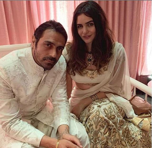 বিয়ের সাজে অর্জুন রামপাল ও গ্যাব্রিয়েলা ডেমেট্রিয়াডেস