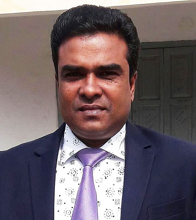 শিক্ষার্থীদের মুক্তিযুদ্ধের সঠিক ইতিহাস জানানোর উদ্যোগ হাতে নিয়েছেন ইউএনও টি এম এ মমিন। ছবি: ফেসবুক থেকে সংগৃহীত