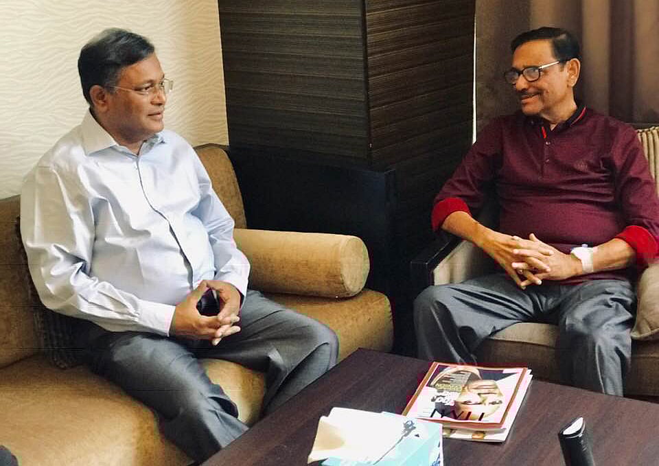 সিঙ্গাপুরে সেতুমন্ত্রী ওবায়দুল কাদেরের সঙ্গে সাক্ষাৎ করেন তথ্যমন্ত্রী হাছান মাহমুদ