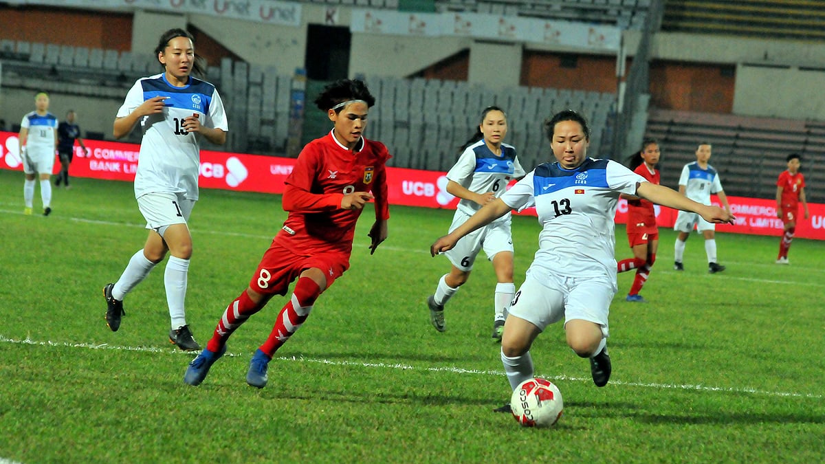 বঙ্গমাতা গোল্ডকাপের ফাইনালে লাওস। ছবি: বাফুফে