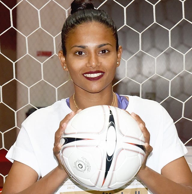 আরব আমিরাত ফুটবল দলের কোচ হুরাইয়া আল তাহেরি। সংগৃহীত ছবি