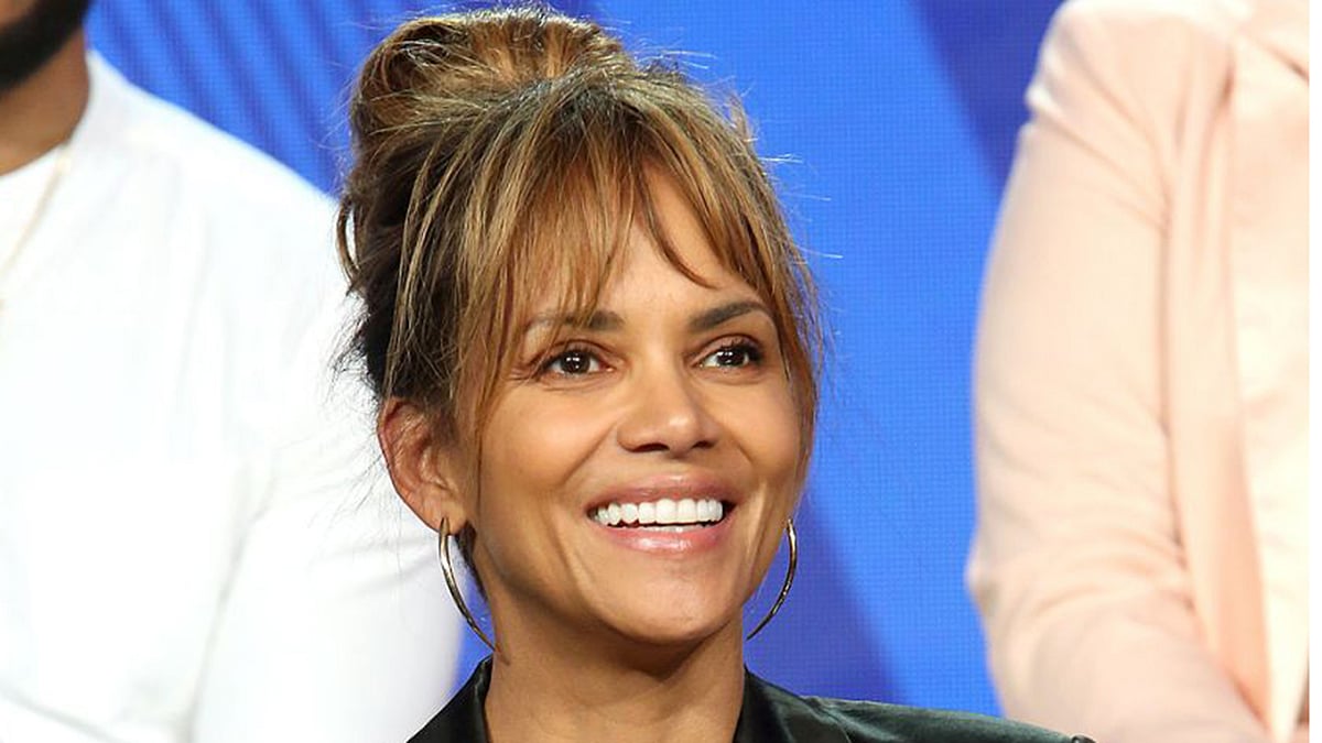 শুটিং করতে গিয়ে পাঁজর ভেঙে ফেলেছেন হলিউড তারকা হ্যালি বেরি