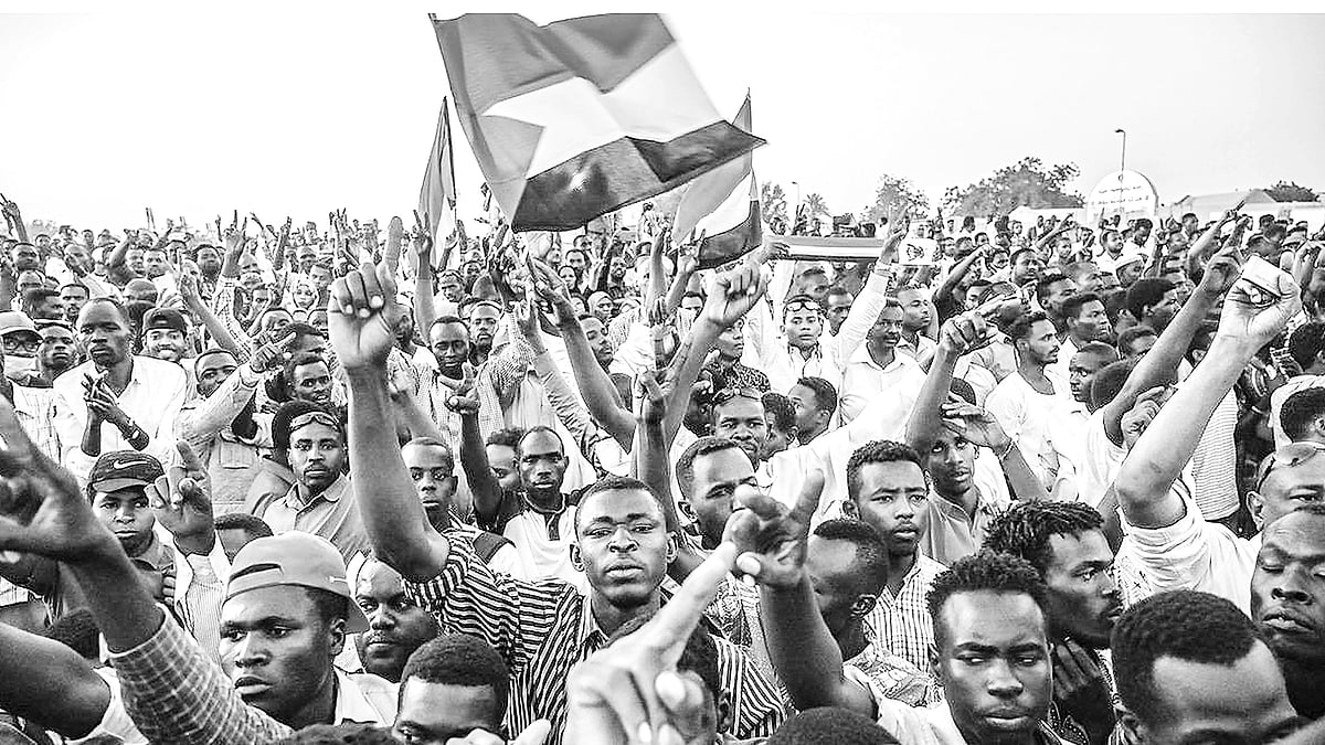 গণতন্ত্রের দাবিতে ৩০ বছরের সেনাশাসনের বিরুদ্ধে সুদানের জনগণের বিক্ষোভ