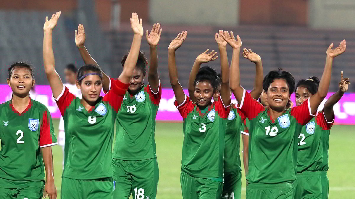 মঙ্গোলিয়ার বিপক্ষে পরিকল্পনা করেই নামবে মেয়েরা। ছবি: প্রথম আলো