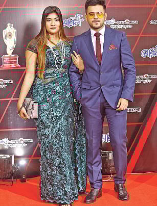 এবারই প্রথম স্ত্রী অবন্তীকে নিয়ে মেরিল–প্রথম আলো অনুষ্ঠানে আসেন সিয়াম