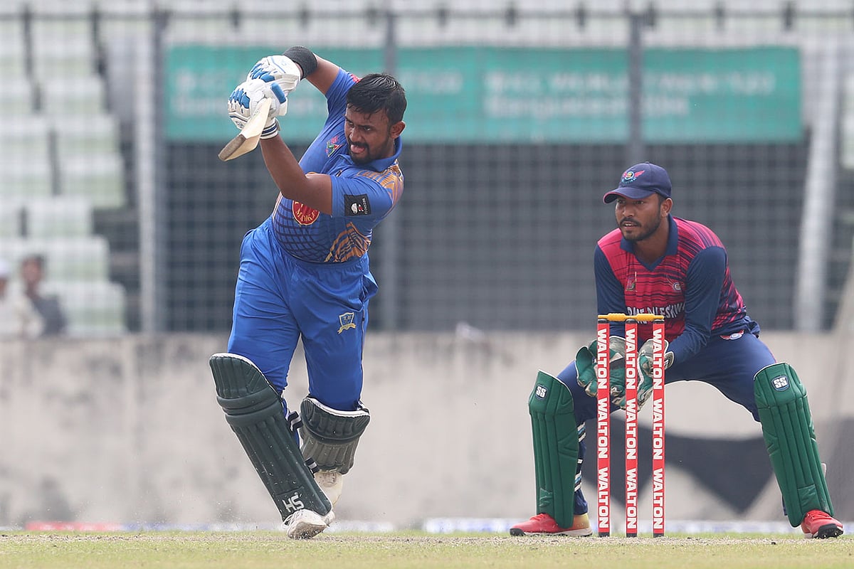 ঘরোয়া ক্রিকেটে খেলার মধ্যে থাকতেই কোচিং শিখবেন নাফিস। ছবি: প্রথম আলো