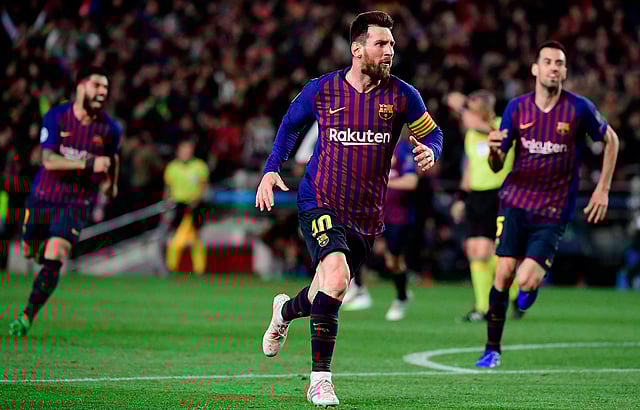 লিওনেল মেসি। ফ্রি কিক থেকে গোলের পর। ছবি: এএফপি