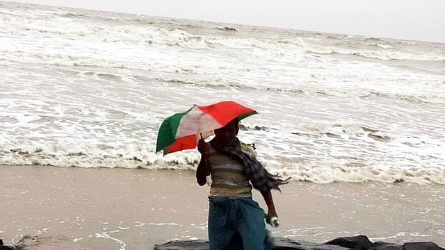 উত্তাল রয়েছে পূর্ব মেদিনীপুরের দীঘার সমুদ্র। ছবি: সংগৃহীত