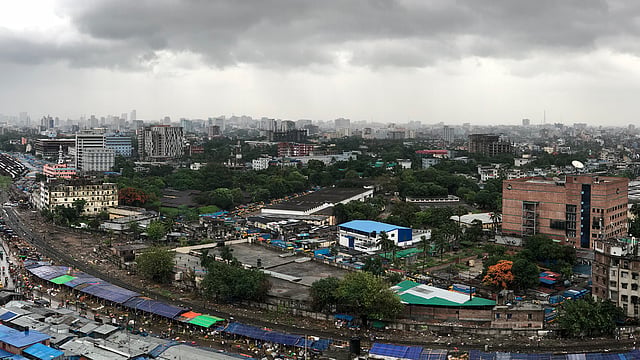 ঘূর্ণিঝড় ফণীর প্রভাবে মেঘাচ্ছন্ন হয়ে আছে ঢাকার আকাশ। ছবি: জামিল খান