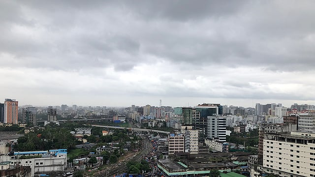 ঘূর্ণিঝড় ফণীর প্রভাবে আজ শনিবার দুপুরের পর থেকে যেকোনো সময় ঢাকায় ভারী বৃষ্টি হবে। ছবি: জামিল খান