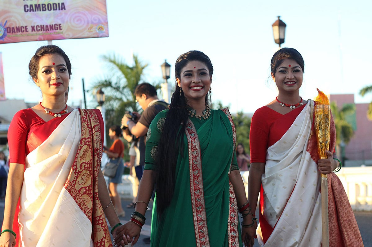 ফিলিপাইনে তুরঙ্গমী ডান্স থিয়েটারের শিল্পীরা। ছবি: সংগৃহীত