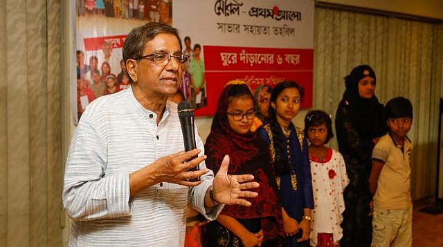 মেরিল-প্রথম আলো সাভার সহায়তা তহবিল ‘ঘুরে দাঁড়ানোর ৬ বছর’ শীর্ষক মতবিনিময় অনুষ্ঠানে বক্তব্য দেন প্রথম অলোর সম্পাদক মতিউর রহমান। সিএ ভবন, কারওয়ান বাজার, ৪ মে। ছবি: দীপু মালাকার