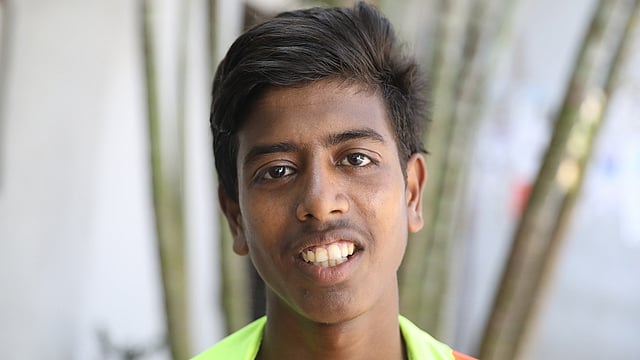 মো. শাকিল। ট্রেনে কাটা লাশ নিয়েই যার জীবন। ছবি: আবদুস সালাম