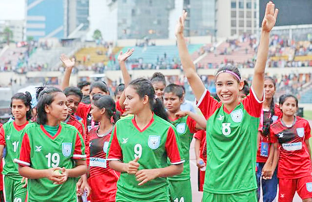 বয়সভিত্তিক ফুটবল আসরে মেয়েরা নিয়মিত সাফল্য পাচ্ছেন