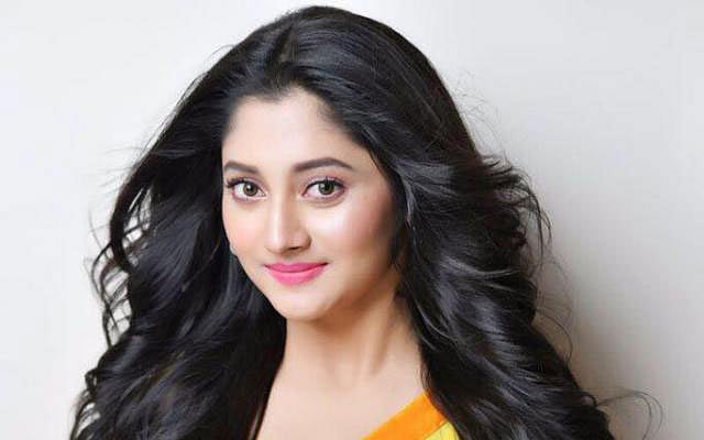 ফলাফল নিয়ে বিভ্রান্তির সৃষ্টি হওয়ায় ফেসবুকে দুঃখ প্রকাশ করেছেন পূজা চেরি। ছবি: ফেসবুক থেকে নেওয়া