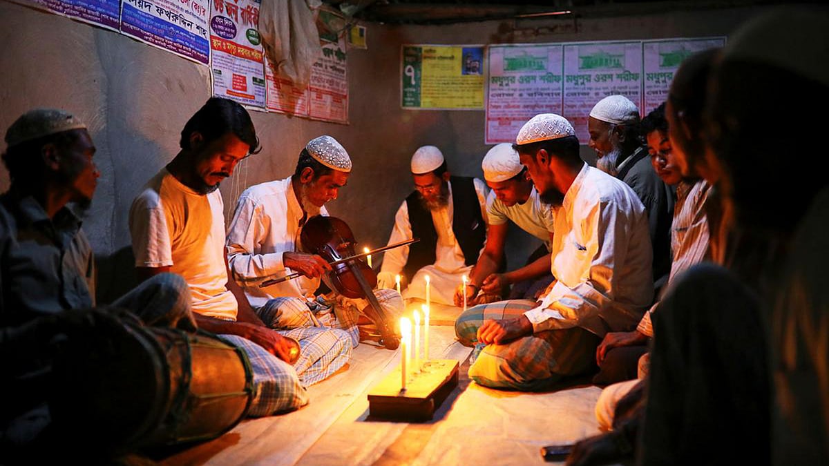 বিয়ের অনুষ্ঠান চলছে কুতুপালং রোহিঙ্গা শিবিরে। ছবি: রয়টার্স