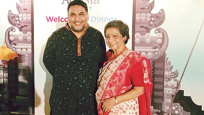 মা গীতিআরা সাফিয়া চৌধুরীর সঙ্গে ছেলে নাজিম ফারহান চৌধুরী