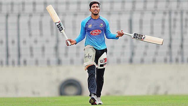 ব্যাট হাতে দারুণ ছন্দে সৌম্য। প্রথম আলো ফাইল ছবি