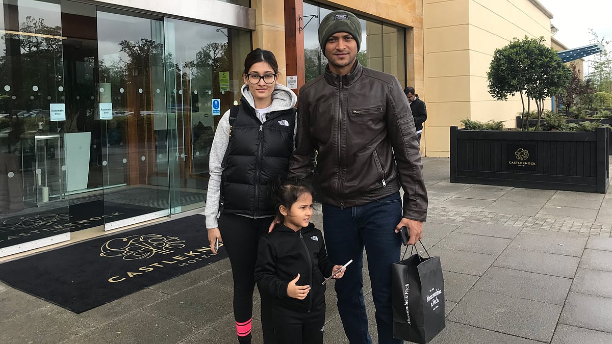 বৃষ্টিতে অনুশীলন বাতিল, সাকিবের সময়টা কাটল আজ পরিবারের সঙ্গেই। ছবি: প্রথম আলো