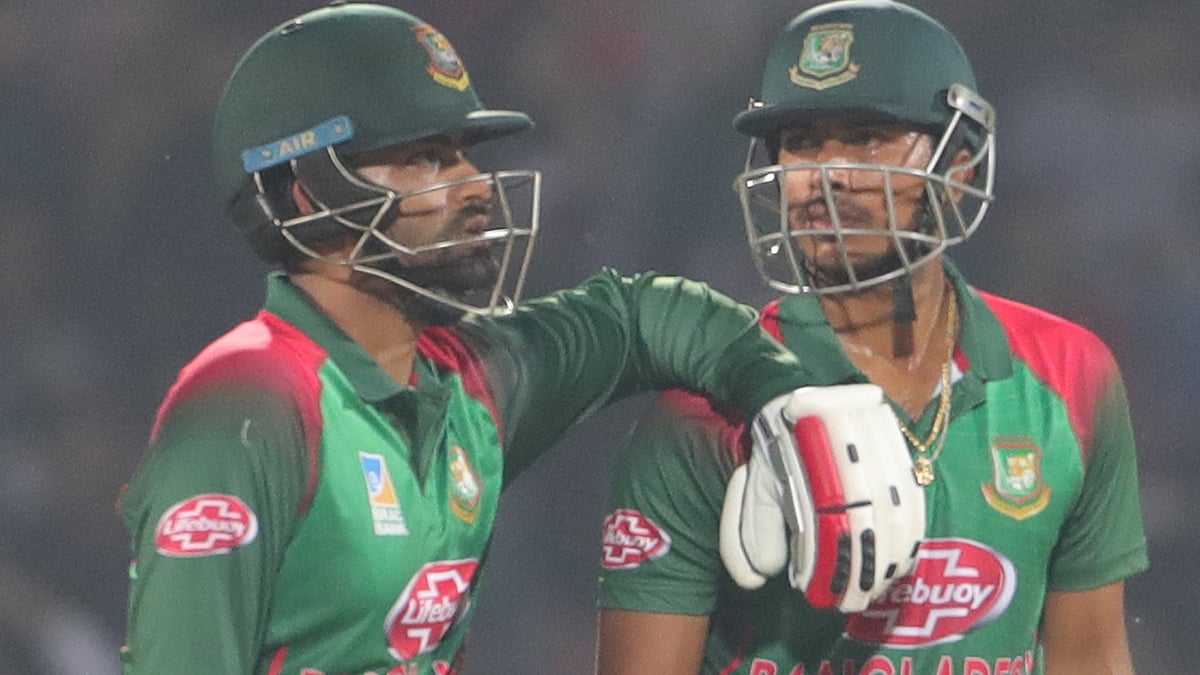 সেঞ্চুরির সুবাস পেয়েছিলেন তামিম ও সৌম্য। প্রথম আলো ফাইল ছবি