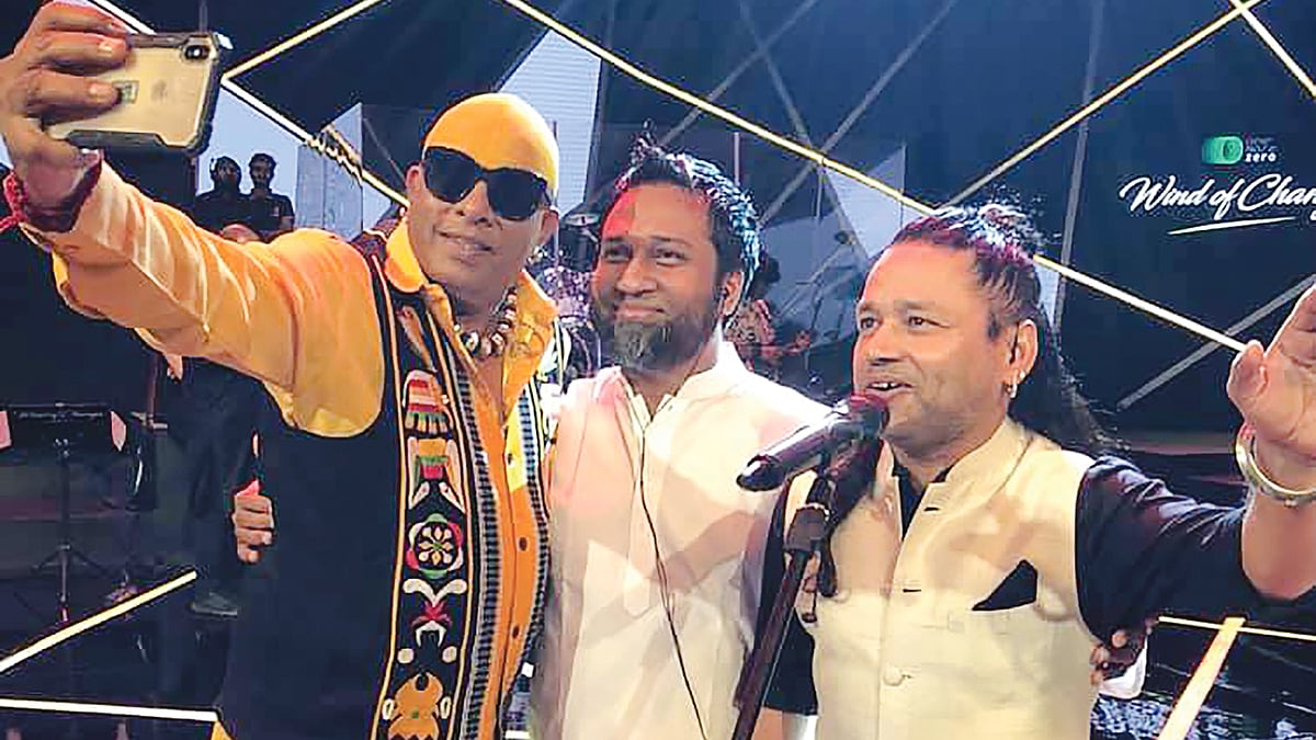 শিবামানির সেলফিতে কৌশিক হোসেন তাপস ও কৈলাস খের