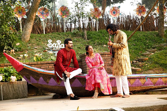 অনলাইনে অর্ডার করলে সারা ঢাকার ভেতরে হোম ডেলিভারি বিনা মূল্য দিচ্ছে। ছবি: সংগৃহীত