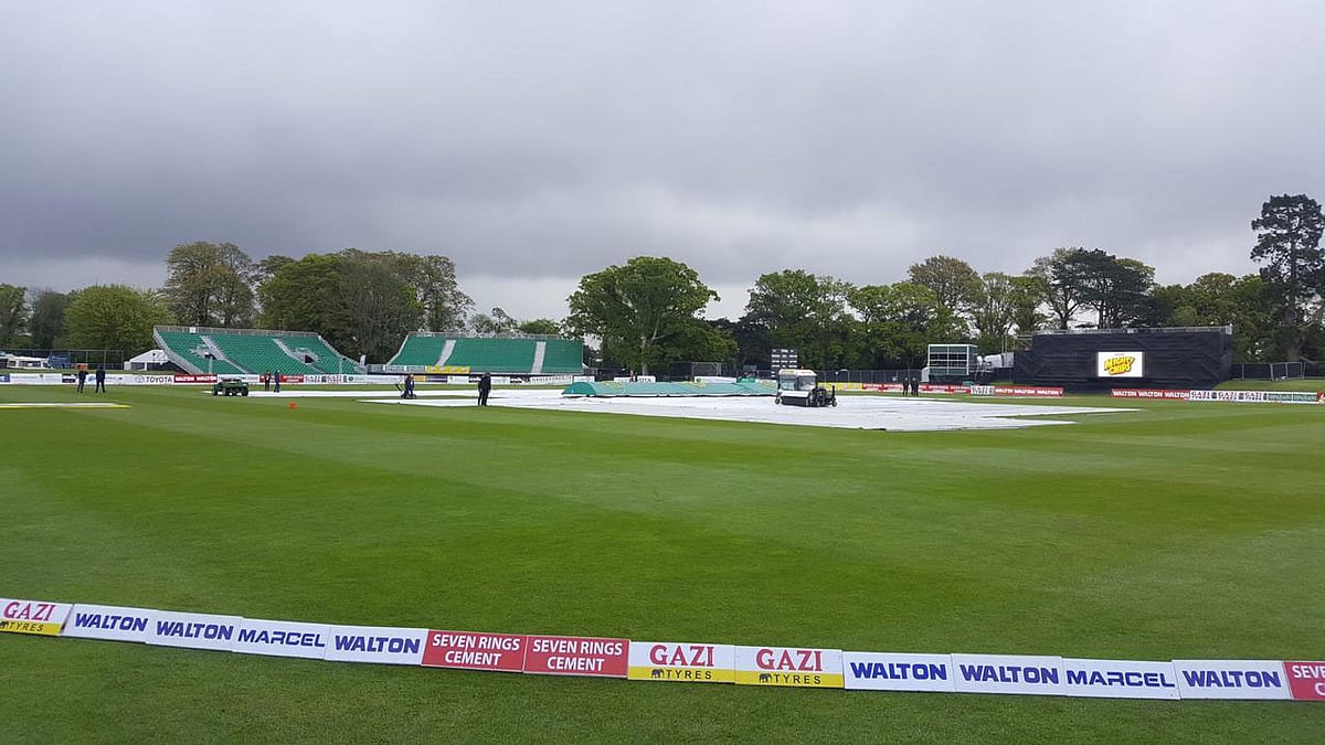 ডাবলিনের মালাহাইডে ঝরছে বৃষ্টি। ছবি: রাজীব হাসান