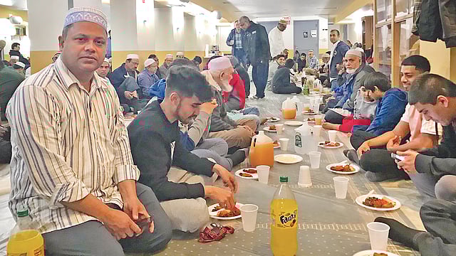 ইয়তার মাহফিলে আটলান্টিক কাউন্টিতে বসবাসরত বপ্রবাসী বাংলাদেশিসহ কমিউনিটির বিশিষ্ট ব্যক্তিরা