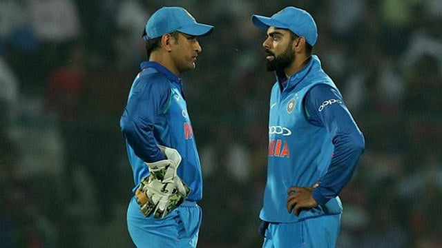 মহেন্দ্র সিং ধোনি ও বিরাট কোহলি। ছবি: টুইটার