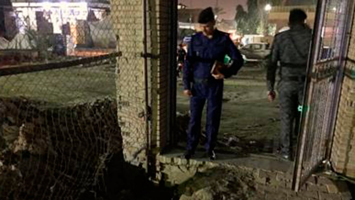 বাগদাদে আত্মঘাতী হামলা চালিয়েছে আইএস। ছবি: রয়টার্স