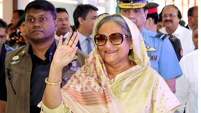 দেশে ফিরেছেন প্রধানমন্ত্রী শেখ হাসিনা। ছবি: বাসসের সৌজন্যে